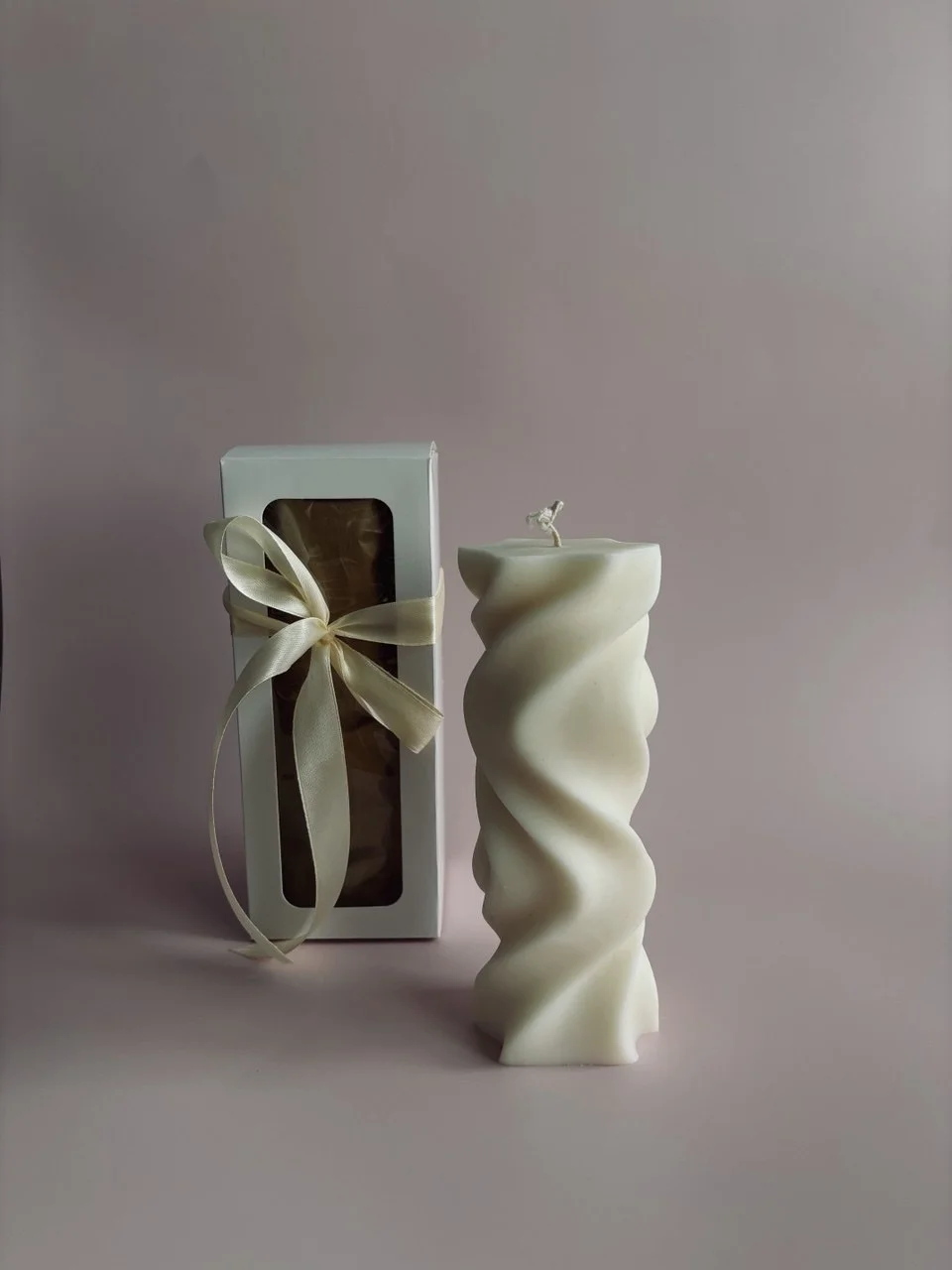 Świeca sojowa Whirla  w pudełku prezentowym